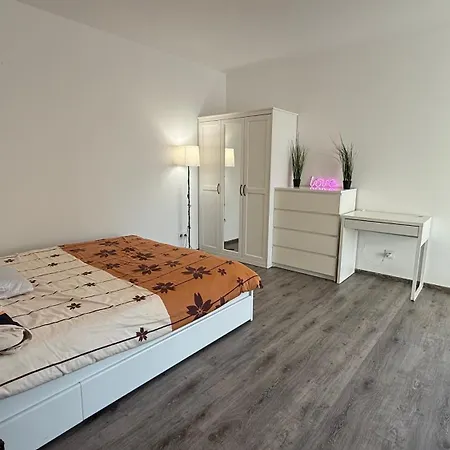 아파트 4 Pokojowy Apartament - 10 Min Spacerem Do Green Festival - 90M2 I Bardzo Duzy Balkon Otoczony Zielenia - Wyspij Sie I Zostan Do Pozna! 올슈틴